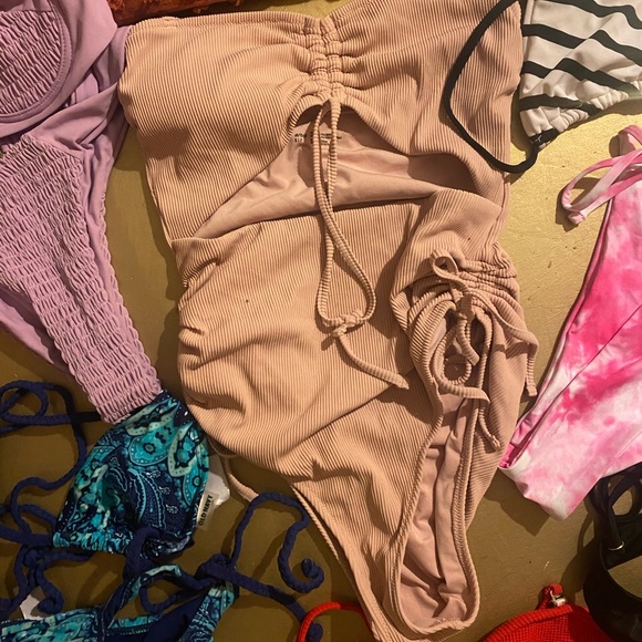 A bunch of bathing suit sets (selling as a package) 👙🏝🏖 - Picture 4 of 5